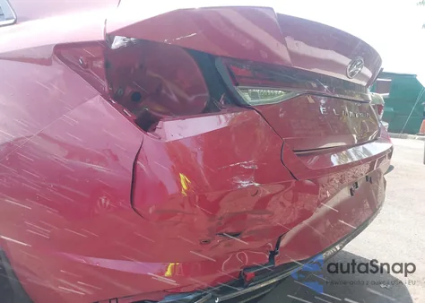 2021 Hyundai Elantra Limited z USA, uszkodzony, nr VIN KMHLP4AG7MU157692